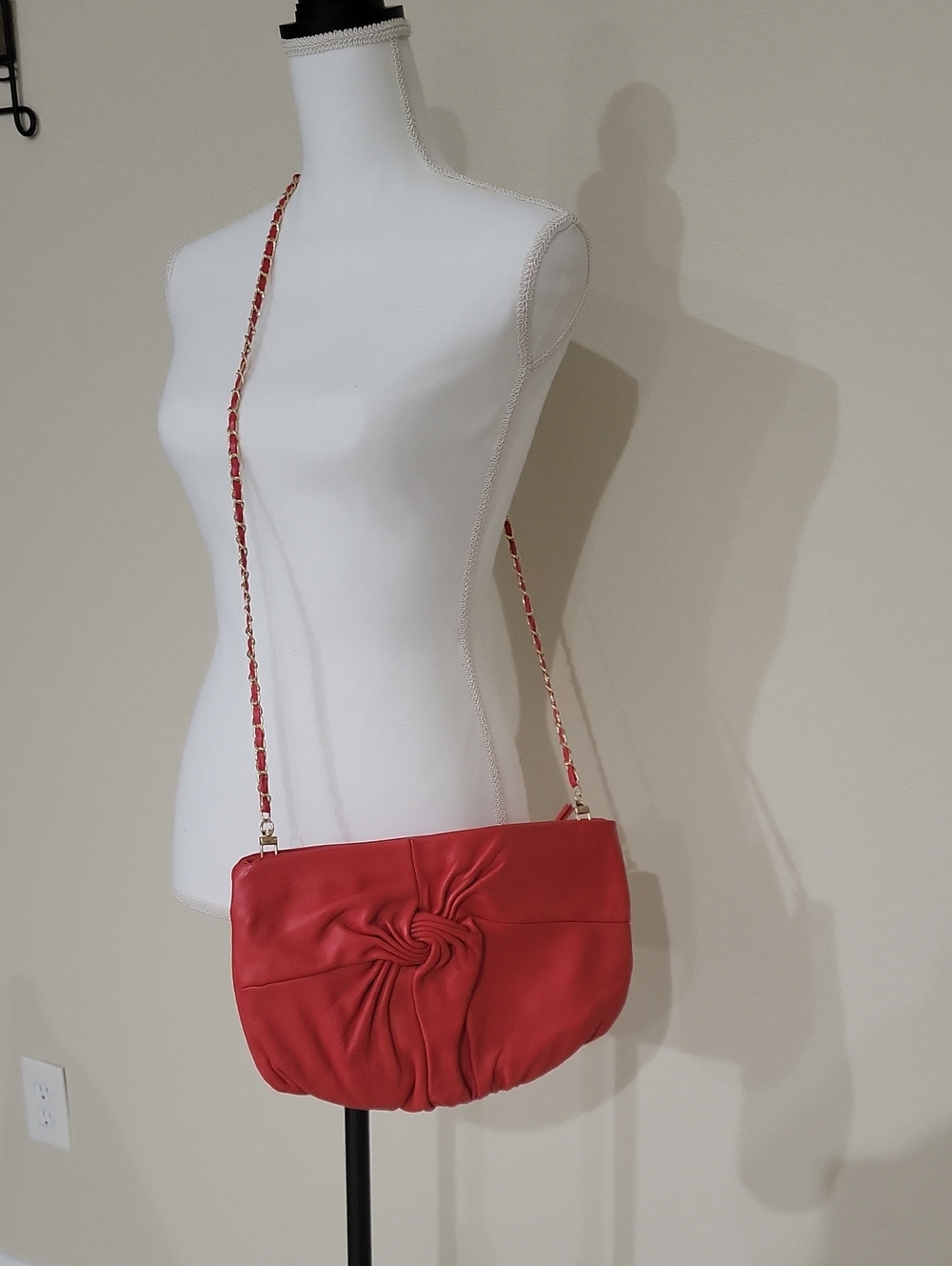Cadaz Red Knot-Detail Women's Crossbody Bag with Chain Strap